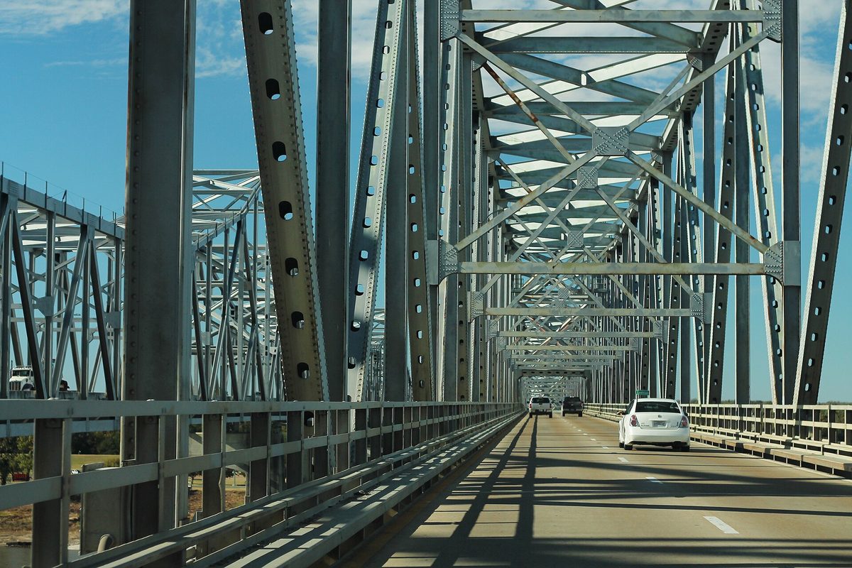 Crossing the Mississippi River bridge between Vidalia and Natchez